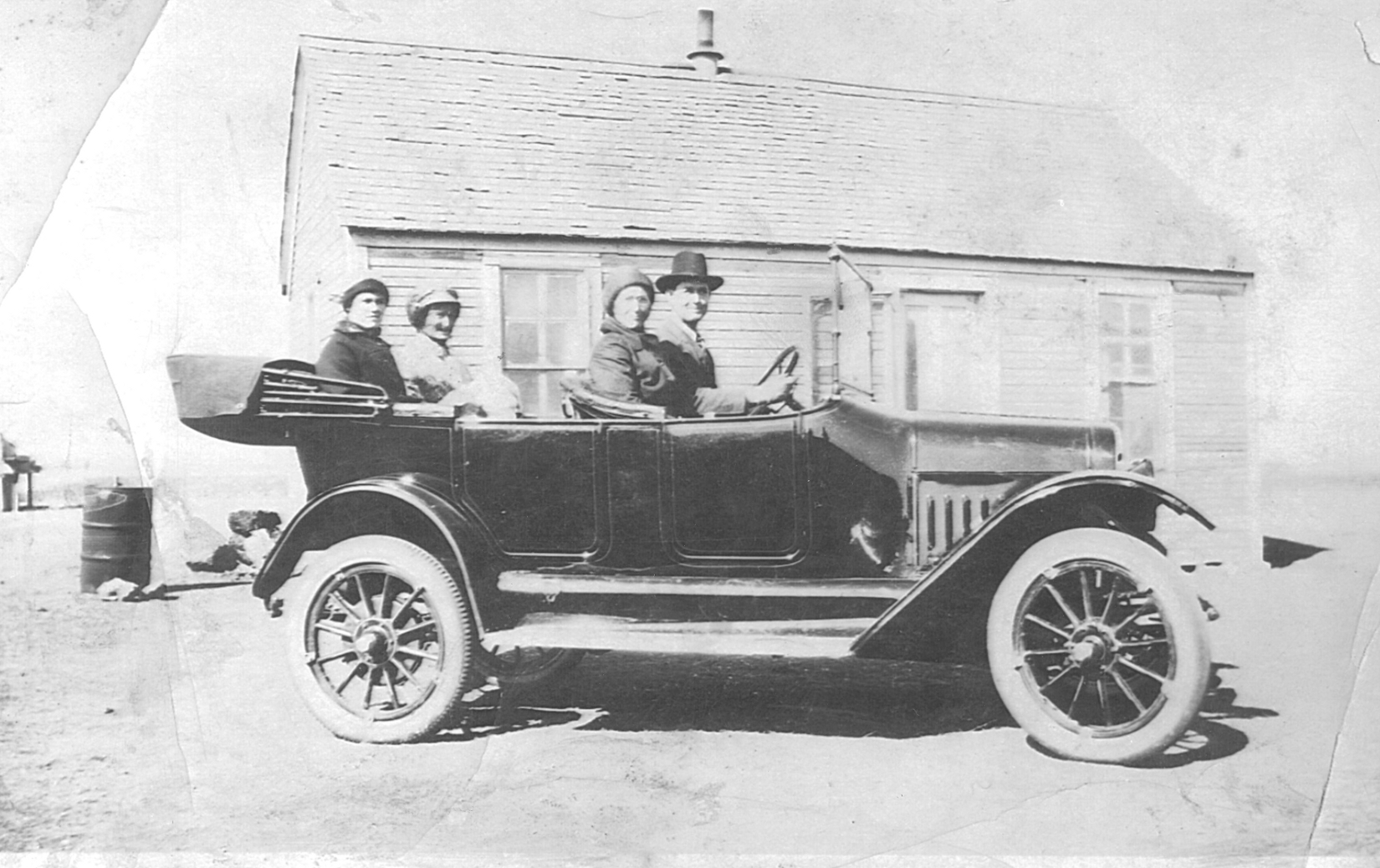 T.B.andMattieLanham Driving1924